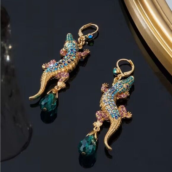 ✨ Heidi DAUS Elegant Gold and Blue Green Sparkling Crystal Lizard Earrings ✨ - Picture 5 of 8